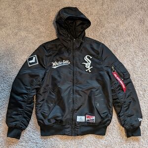 New Era Alpha Industries L-2B Chicago White Sox Hooded Bomber Jacket Men's Small